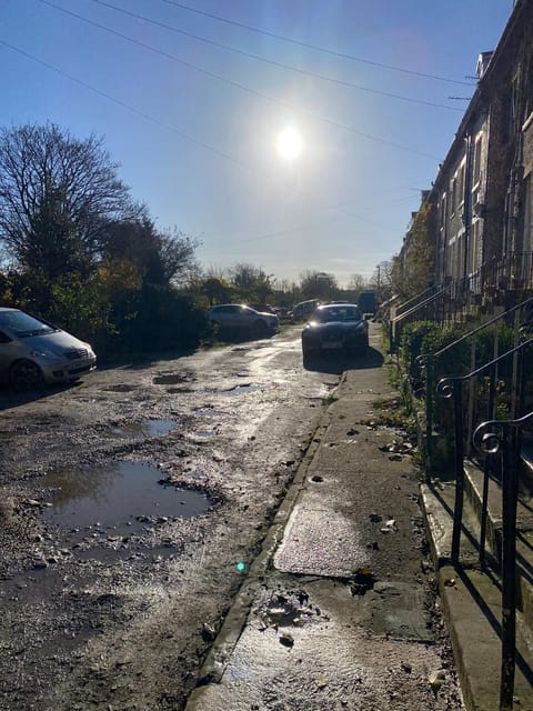 Day, Neighbourhood, Natural landscape, Street view, Parking