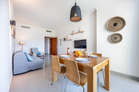 Communal lounge/ TV room, TV and multimedia, Dining area