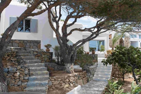 Property building, Facade/entrance, Garden