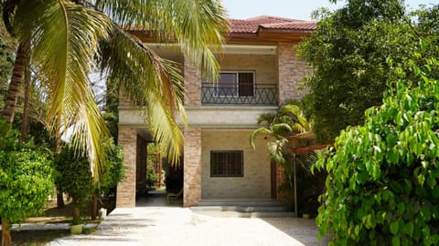 Property building, Day, Balcony/Terrace