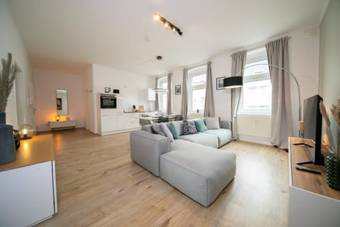 TV and multimedia, Kitchen or kitchenette, Living room, Seating area, Dining area