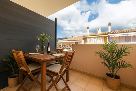 View (from property/room), Balcony/Terrace, Dining area