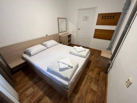 Bed, Photo of the whole room, towels