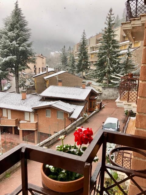 Scanno Parco naz Abruzzo Nuovo Appartamento I Gerani,300 m dal centro, vista, wifi garage max 7 persone House in Scanno