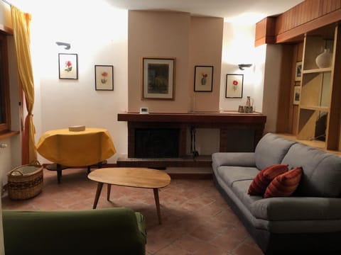 Scanno Parco naz Abruzzo Nuovo Appartamento I Gerani,300 m dal centro, vista, wifi garage max 7 persone House in Scanno