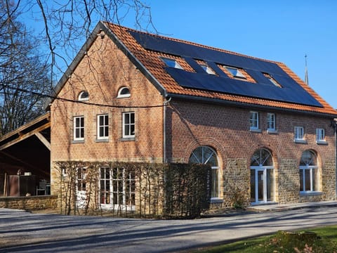 Property building, Neighbourhood