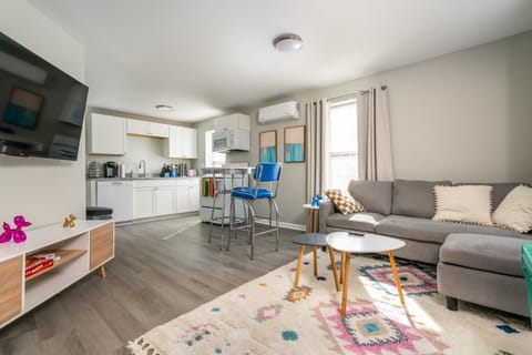 Communal lounge/ TV room, TV and multimedia, Kitchen or kitchenette, Living room, Seating area, Dining area, Evening entertainment, dishwasher, minibar, pet friendly