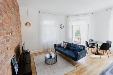 TV and multimedia, Balcony/Terrace, Living room, Seating area, Dining area