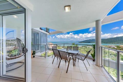 Patio, Day, Natural landscape, View (from property/room), Balcony/Terrace, Mountain view, Sea view