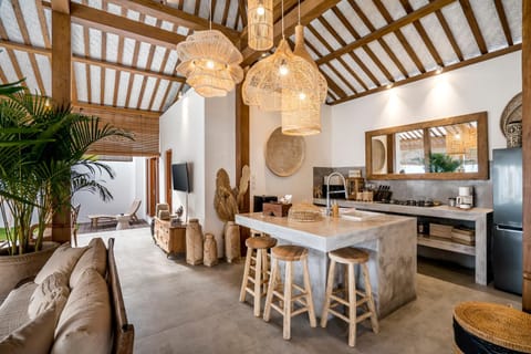 Kitchen or kitchenette, Seating area, minibar, stove