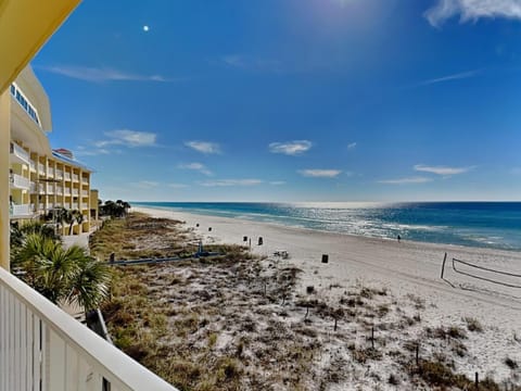 Property building, View (from property/room), Balcony/Terrace, Beach, Sea view