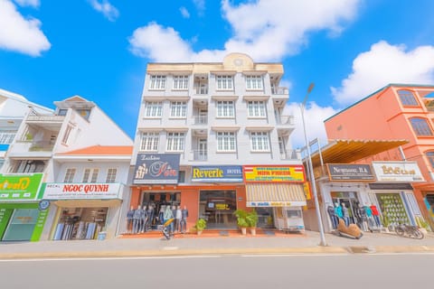 Property building, Day