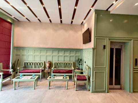 Property building, Seating area