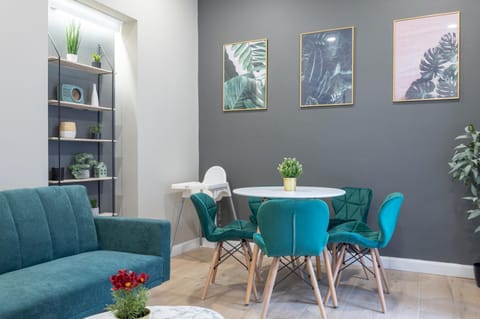 Seating area, Dining area