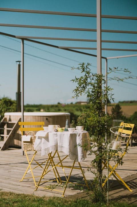 Property building, Garden view, Breakfast