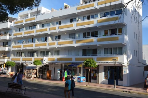 Property building, Street view, Location