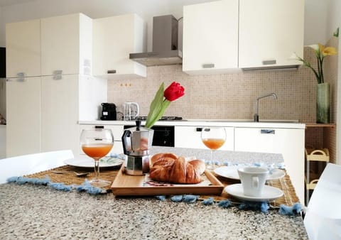Kitchen or kitchenette, Dining area, pet friendly, stove