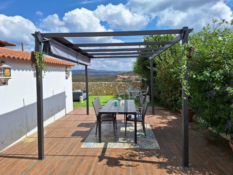 Patio, Mountain view