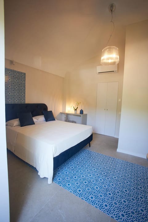 Bed, Bedroom, air conditioner