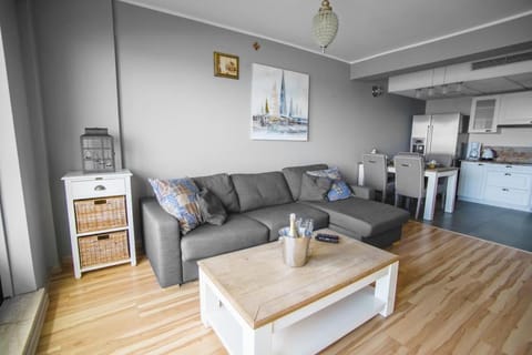 Kitchen or kitchenette, Seating area