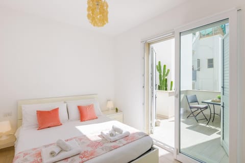Bed, View (from property/room), Balcony/Terrace, Photo of the whole room, Bedroom, towels