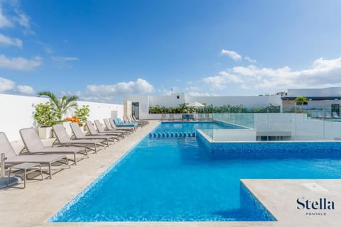 Day, Natural landscape, Pool view, Swimming pool, sunbed