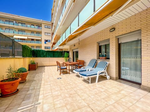 Balcony/Terrace, sunbed