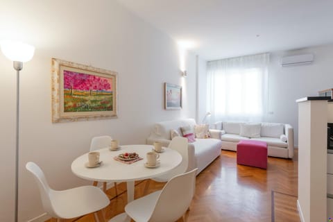 Living room, Photo of the whole room, Seating area, Dining area, air conditioner