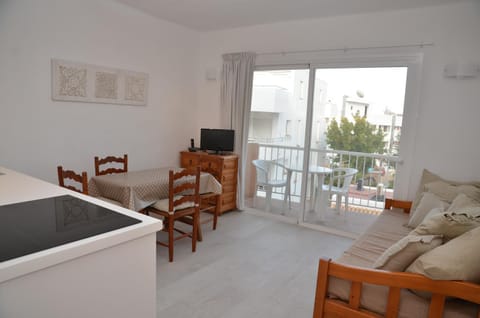 TV and multimedia, Living room, Dining area