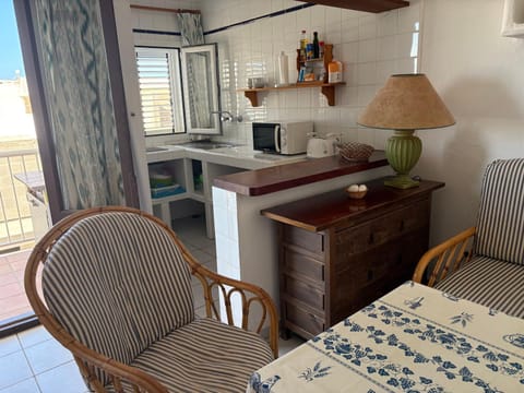 Kitchen or kitchenette, Living room, Seating area
