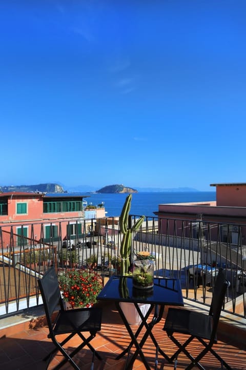 B&B La Dimora di Nonno Lucio Bed and Breakfast in Pozzuoli