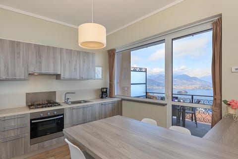 Natural landscape, Dining area, pet friendly, stove