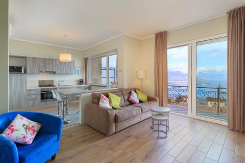 Kitchen or kitchenette, Living room, Dining area, pet friendly, stove