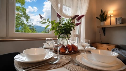 Food and drinks, Mountain view