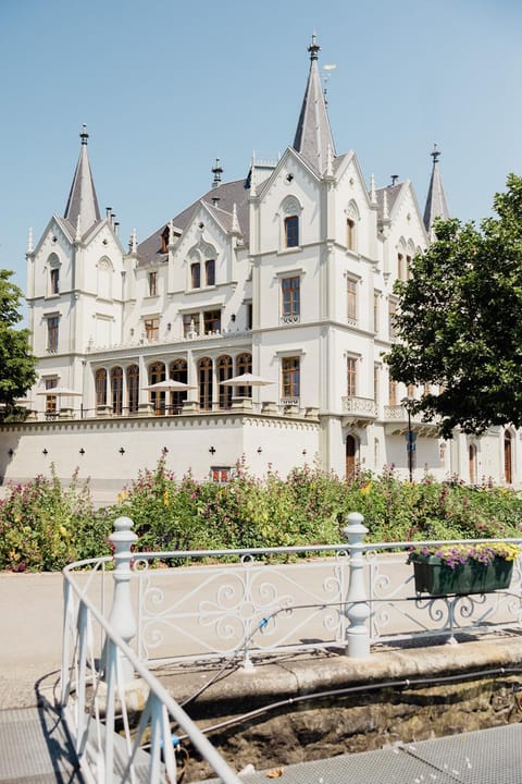 Château de l'Aile- Boutique Suites Bed and Breakfast in Montreux