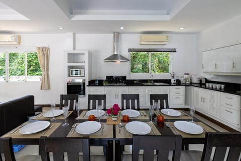 Mountain view, Family, microwave, oven, toaster, kitchen, air conditioner