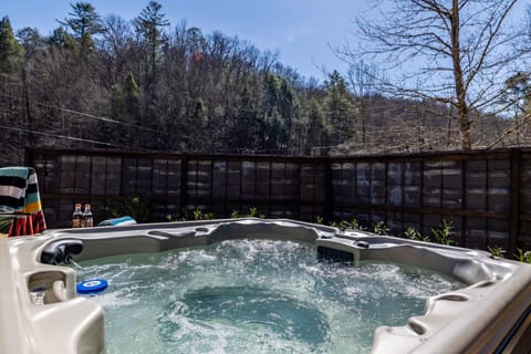 New Rustic Luxe Cabin Billiards Spa Near GSMNP Cabin in Sevier County