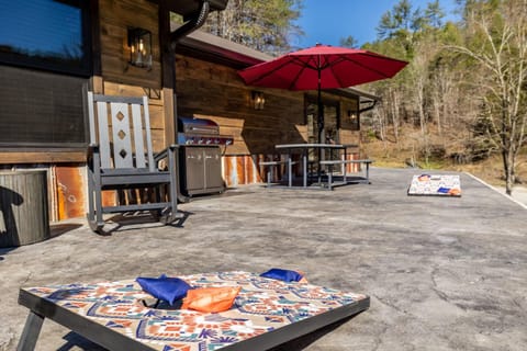 New Rustic Luxe Cabin Billiards Spa Near GSMNP Cabin in Sevier County