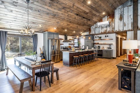 New Rustic Luxe Cabin Billiards Spa Near GSMNP Cabin in Sevier County