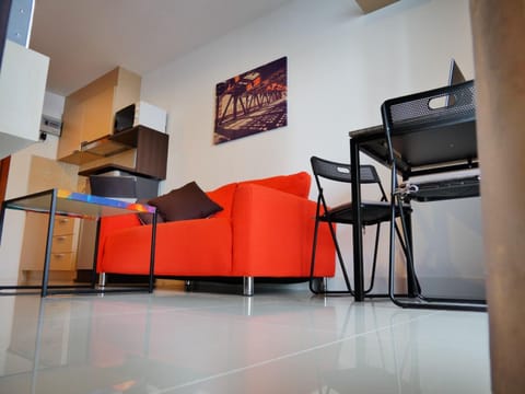 Communal lounge/ TV room, TV and multimedia, Kitchen or kitchenette, Living room, Seating area, Evening entertainment