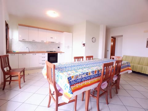 Kitchen or kitchenette, Living room, Dining area, oven, stove