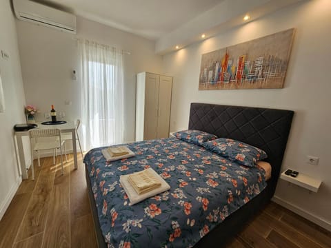 Bed, Photo of the whole room, Bedroom, wardrobe