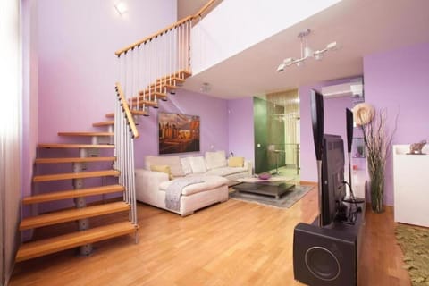 Communal lounge/ TV room, TV and multimedia, Living room, Seating area, Dining area