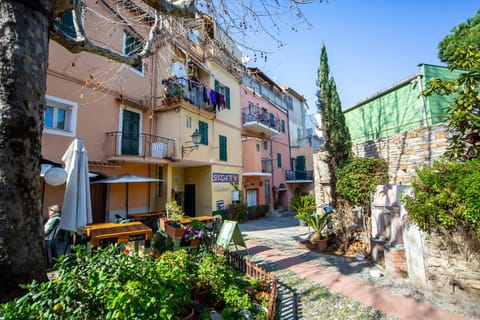 Property building, Neighbourhood, Street view, Location