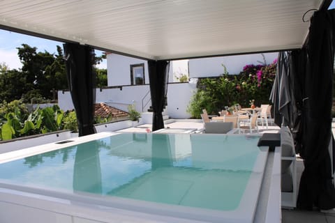 Patio, Garden, Hot Tub, sunbed