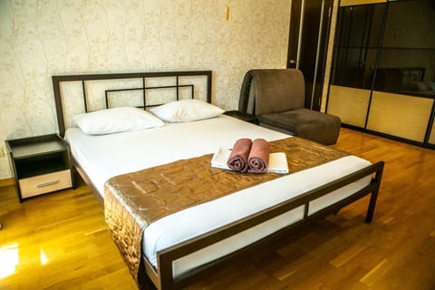 Bed, Photo of the whole room, Bedroom, towels