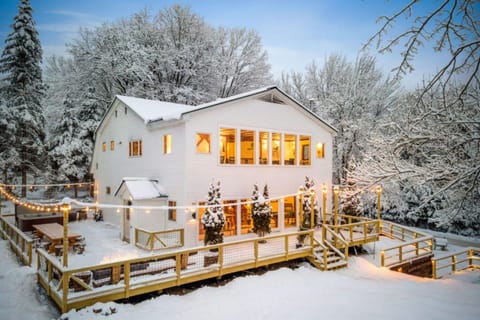 Property building, Natural landscape, Winter