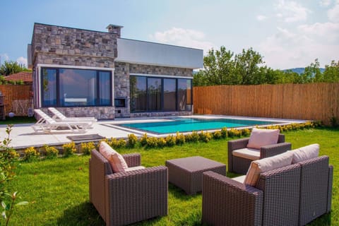 Property building, Day, Garden, Seating area, sunbed