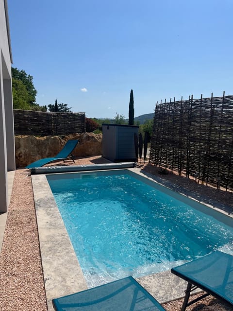 Les jardins de la Gravière à 5 mn de Lourmarin avec piscine privée Villa in Lourmarin