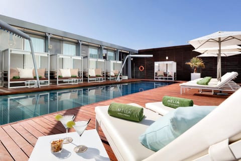 Balcony/Terrace, Food and drinks, Swimming pool, Entertainment, Drinks